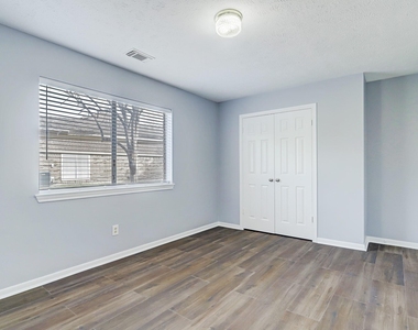 7403 Manor Bridge Court - Photo Thumbnail 8