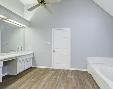 7403 Manor Bridge Court - Photo Thumbnail 9