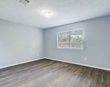 7403 Manor Bridge Court - Photo Thumbnail 7