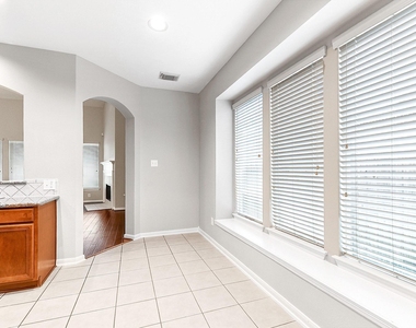 5035 Logans Landing Lane - Photo Thumbnail 7