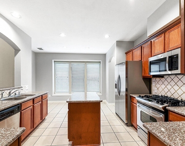5035 Logans Landing Lane - Photo Thumbnail 9