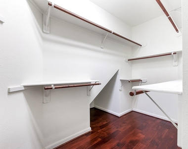 5035 Logans Landing Lane - Photo Thumbnail 18