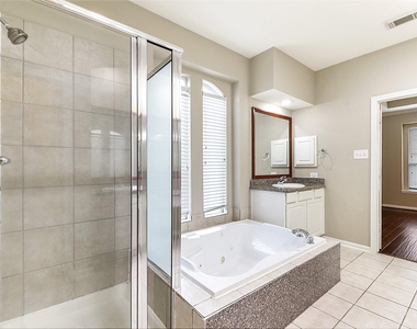 5035 Logans Landing Lane - Photo Thumbnail 16