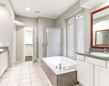 5035 Logans Landing Lane - Photo Thumbnail 17