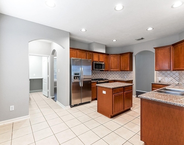 5035 Logans Landing Lane - Photo Thumbnail 6