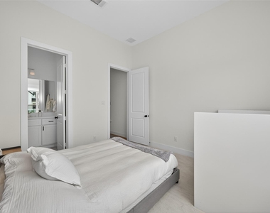 9722 Dani Lake Drive - Photo Thumbnail 24