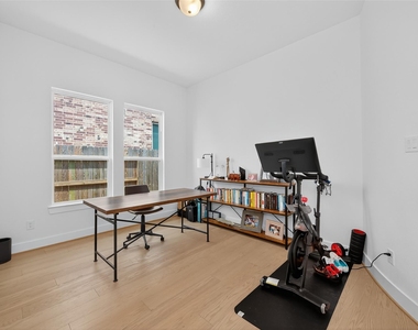 9722 Dani Lake Drive - Photo Thumbnail 7