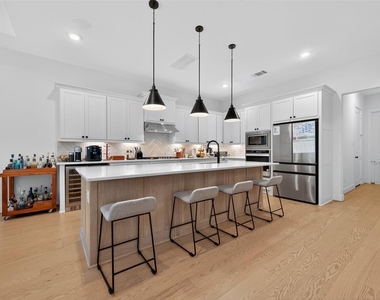 9722 Dani Lake Drive - Photo Thumbnail 14
