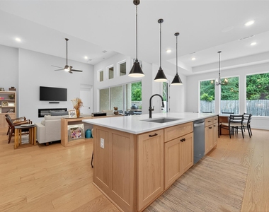 9722 Dani Lake Drive - Photo Thumbnail 17