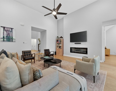 9722 Dani Lake Drive - Photo Thumbnail 10