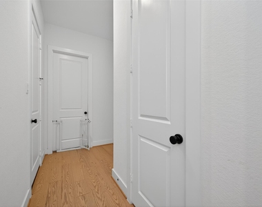 9722 Dani Lake Drive - Photo Thumbnail 22