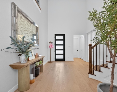 9722 Dani Lake Drive - Photo Thumbnail 5