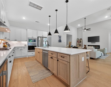9722 Dani Lake Drive - Photo Thumbnail 13