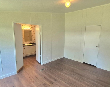 24430 Oak Hollow Boulevard - Photo Thumbnail 16