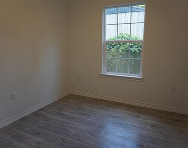 11847 Nelwood Street - Photo Thumbnail 8