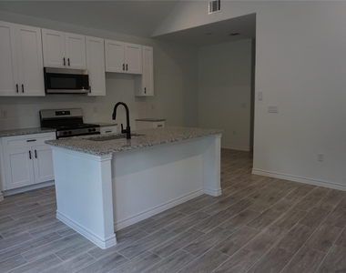 11847 Nelwood Street - Photo Thumbnail 2