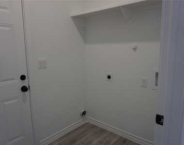 11847 Nelwood Street - Photo Thumbnail 7