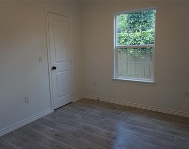 11847 Nelwood Street - Photo Thumbnail 6