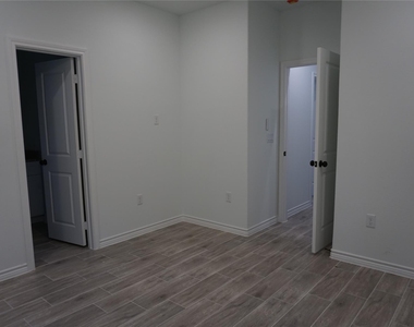 11847 Nelwood Street - Photo Thumbnail 11