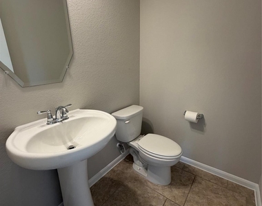 1234 Willow Plains Ln - Photo Thumbnail 2