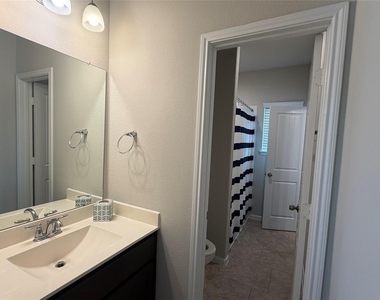 1234 Willow Plains Ln - Photo Thumbnail 22