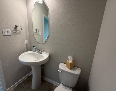 1234 Willow Plains Ln - Photo Thumbnail 4