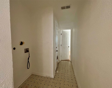 3410 Sealy Street - Photo Thumbnail 22