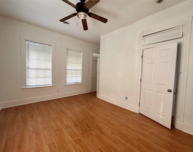 3410 Sealy Street - Photo Thumbnail 11