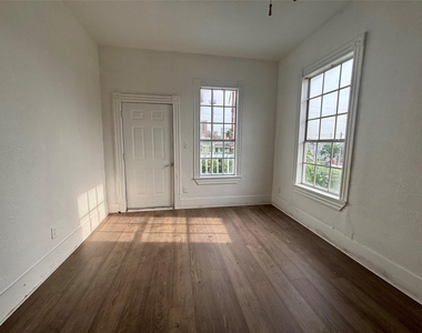 3410 Sealy Street - Photo Thumbnail 16
