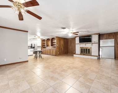 5813 Russell Lane - Photo Thumbnail 7