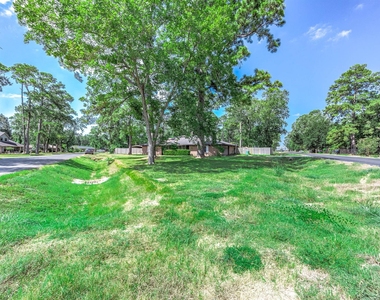 5813 Russell Lane - Photo Thumbnail 14