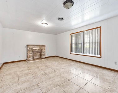 5813 Russell Lane - Photo Thumbnail 8