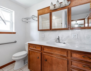 5813 Russell Lane - Photo Thumbnail 6