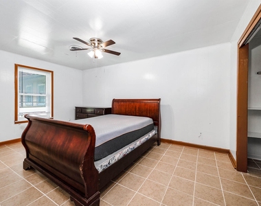 5813 Russell Lane - Photo Thumbnail 13