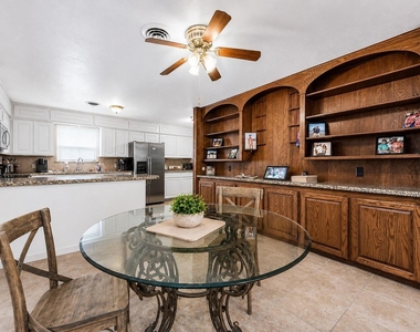 5813 Russell Lane - Photo Thumbnail 5