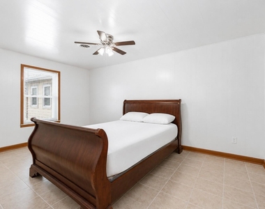 5813 Russell Lane - Photo Thumbnail 7