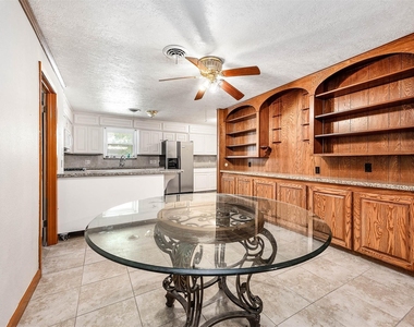 5813 Russell Lane - Photo Thumbnail 5