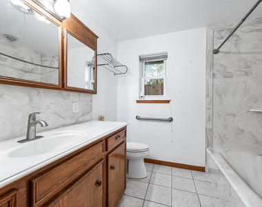 5813 Russell Lane - Photo Thumbnail 12