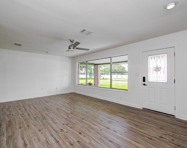 709 S Mccarty Avenue - Photo Thumbnail 9