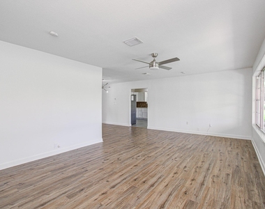 709 S Mccarty Avenue - Photo Thumbnail 8
