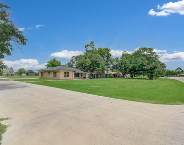 709 S Mccarty Avenue - Photo Thumbnail 2