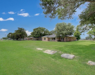 709 S Mccarty Avenue - Photo Thumbnail 4