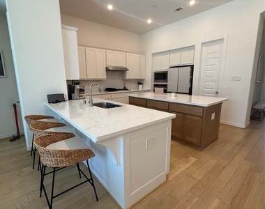 3030 Lantana Trail - Photo Thumbnail 5