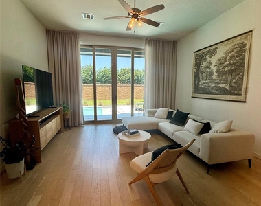 3030 Lantana Trail - Photo Thumbnail 10