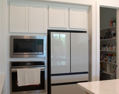 3030 Lantana Trail - Photo Thumbnail 7