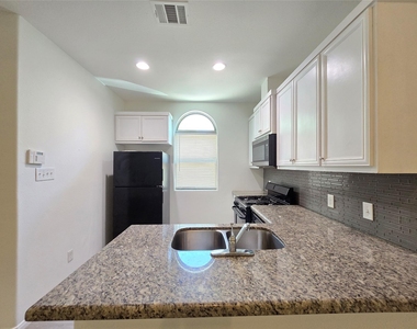 3702 Wylie Street - Photo Thumbnail 4