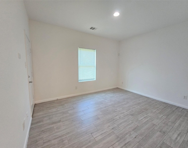 3702 Wylie Street - Photo Thumbnail 12