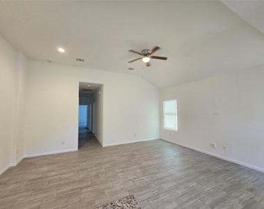 3702 Wylie Street - Photo Thumbnail 2