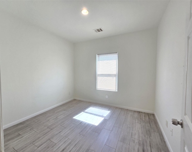 3702 Wylie Street - Photo Thumbnail 7