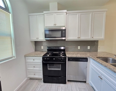 3702 Wylie Street - Photo Thumbnail 6